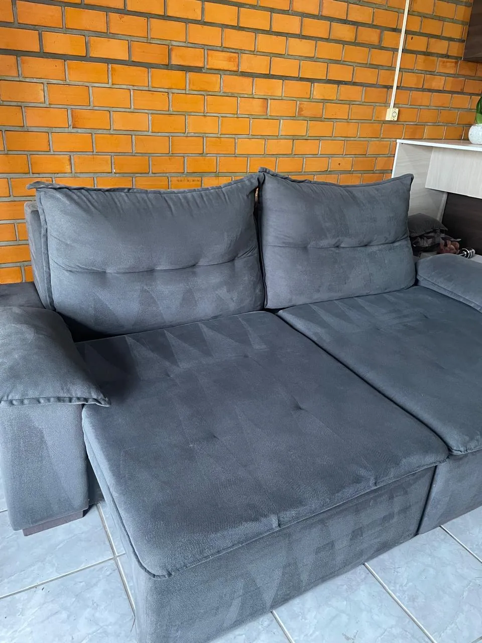 Sofá depois da higienização, limpo